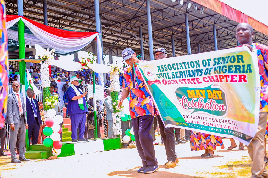 AAdeleke_01's tweet photo. At the May Day celebration today, I addressed the workers in Osun State. Our admin remains focused on workers’ welfare because that is the right thing to do. Addressing matters such as half salaries and contributory pension issues are state obligations that must be resolved. https://t.co/LuBauRBtXd