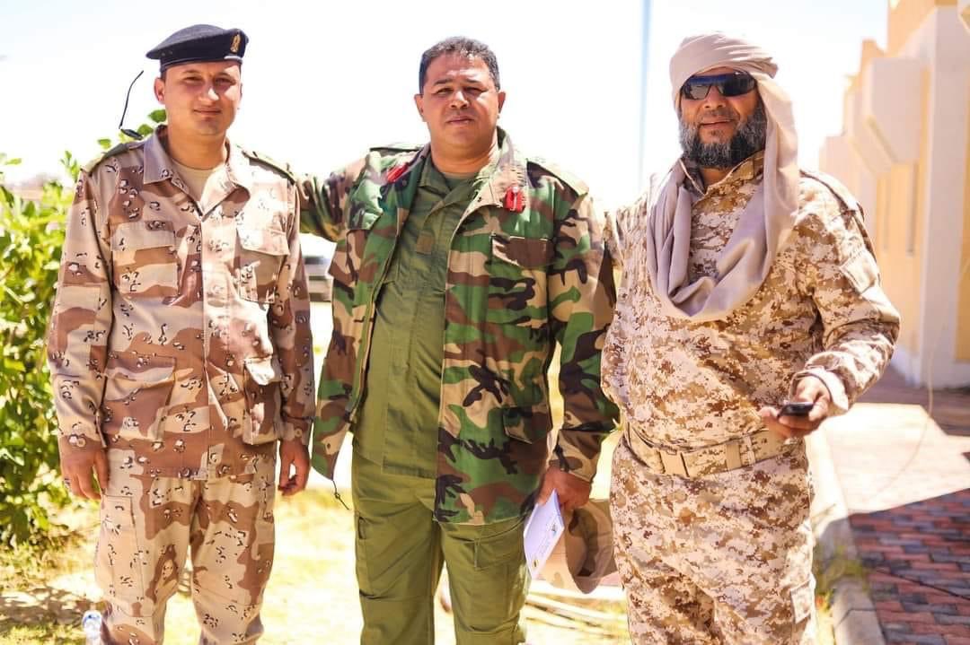 TheLibyaUpdate's tweet photo. Photos | Delegation of the #Libyan_National_Army led by Brigadier General #Saddam Khalifa #Haftar inspects a number of #oil_fields to find out about the security situation there, confirming that all sites are working well. https://t.co/eJW32gukEh