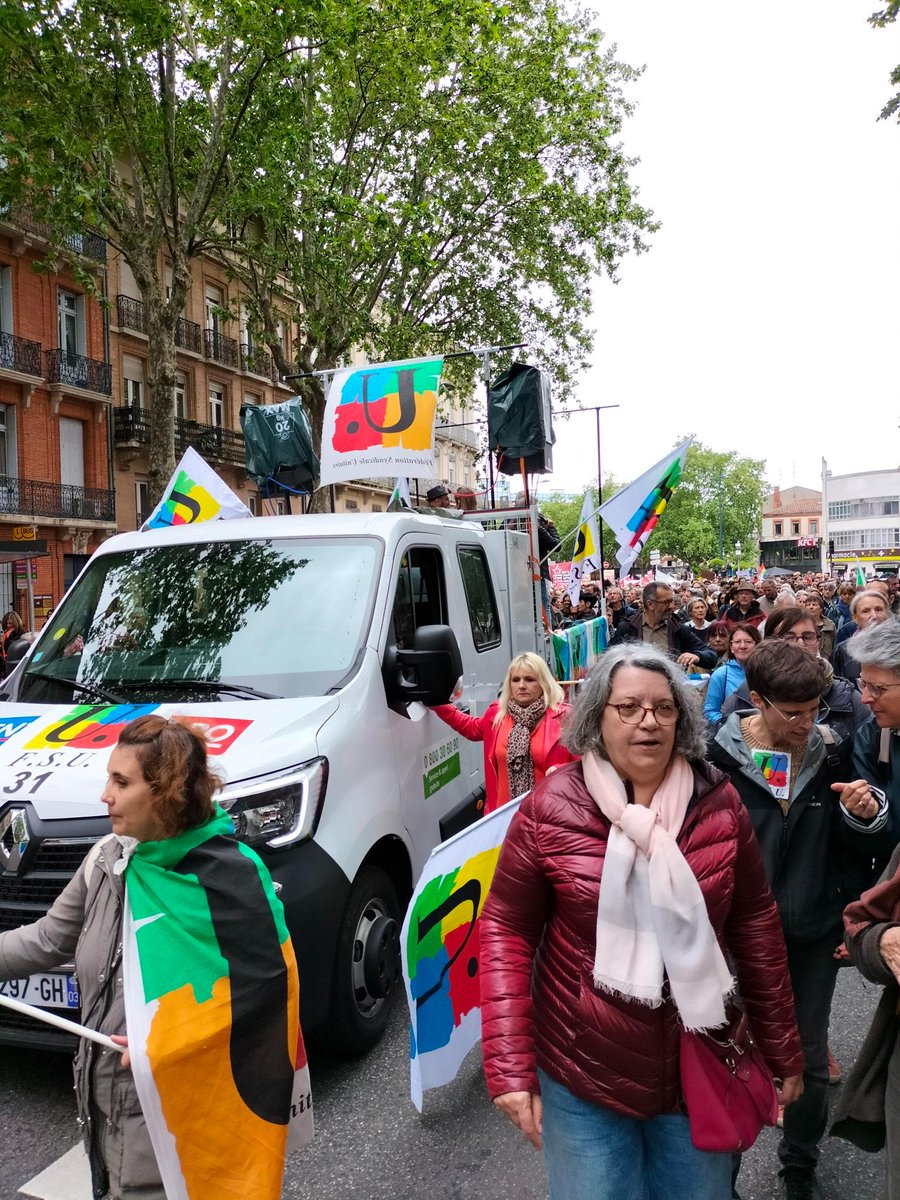 SNICS_FSU's tweet photo. Un 1er mai historique ! Face à tant d'injustices et mépris, chaque jour la détermination et l'unité du mouvement social grandissent... Nous obtiendrons le retrait et bien plus encore ! #1erMai #SNICSFSU #ReformeDesRetraites @FsuNationale @lavoixlyceenne_ https://t.co/QU8MzRsur1