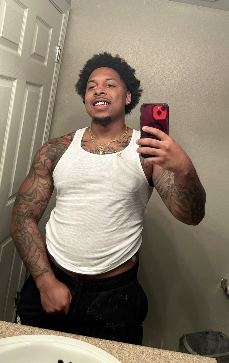 SuaveFromDaHill's tweet photo. Damn i really been eating good 🫣😂 https://t.co/uxnvVmTXsu