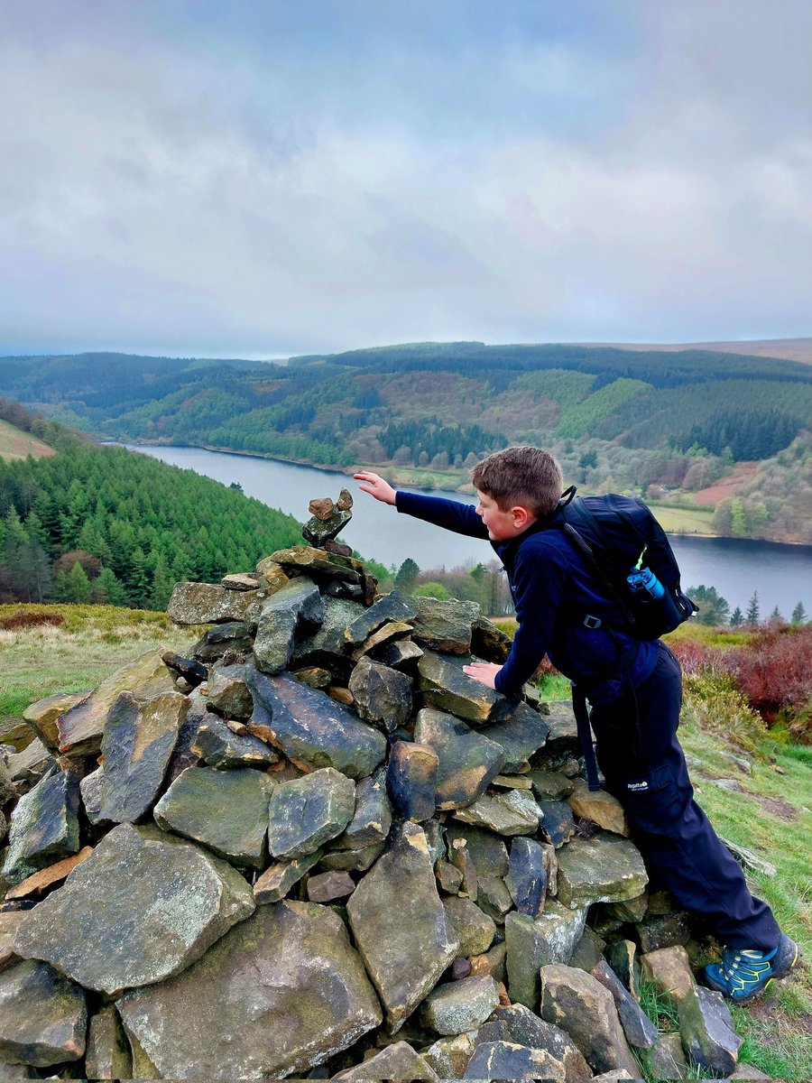 NikkiSatchwell's tweet photo. Over 9 miles today back at Derwent Edge, but this time with better views and weather! Happy Bank Holiday! #thesatchwellhikers #hiking #peakdistrict @LeasStAndrews @LeasinghamScout https://t.co/ROC7066edj
