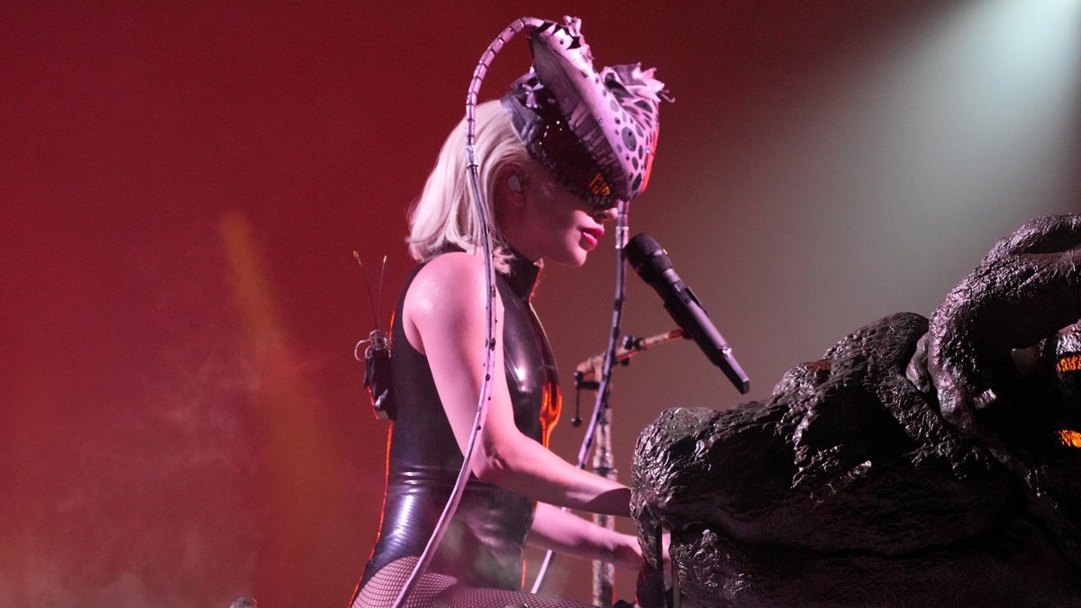 🎟 | Biggest female concerts of the decade so far (official reports via <a href="/Pollstar/">Pollstar</a>):

1. <a href="/ladygaga/">Lady Gaga</a> Paris 2022 — 78,886
2. <a href="/taylorswift13/">Taylor Swift</a> Glendale 2023 — 73,000*
3. <a href="/DUALIPA/">DUA LIPA</a> Mexico City 2022 — 64,886
4. <a href="/DUALIPA/">DUA LIPA</a> Buenos Aires 2022 — 55,474
5. <a href="/ladygaga/">Lady Gaga</a> East Rutherford 2022 — 53,155