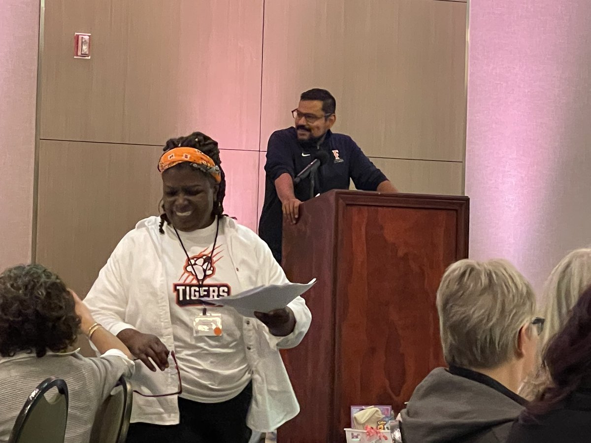 aprilyeephd's tweet photo. Starting out the new week reflecting on the salve🪴of #SEPI2023 on Friday. When funders talk about the “sustainability” of change efforts, we rarely name the intellectual and emotional labor of those pushing against the status quo every single day. 1/2 https://t.co/aWhaMmn2Oa