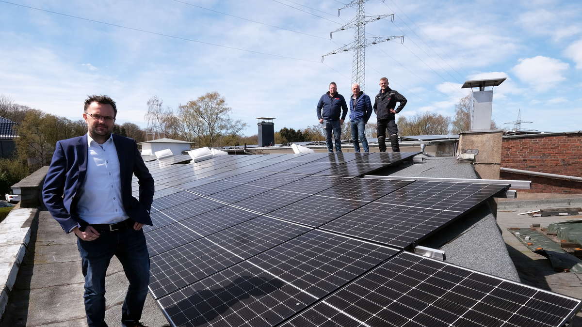 Photovoltaik auf älteren Dächern? Oft spielt die Statik nicht mit. Das Problem haben viele - ein Team aus dem Bergischen hat es gelöst. [+] t1p.de/nidai