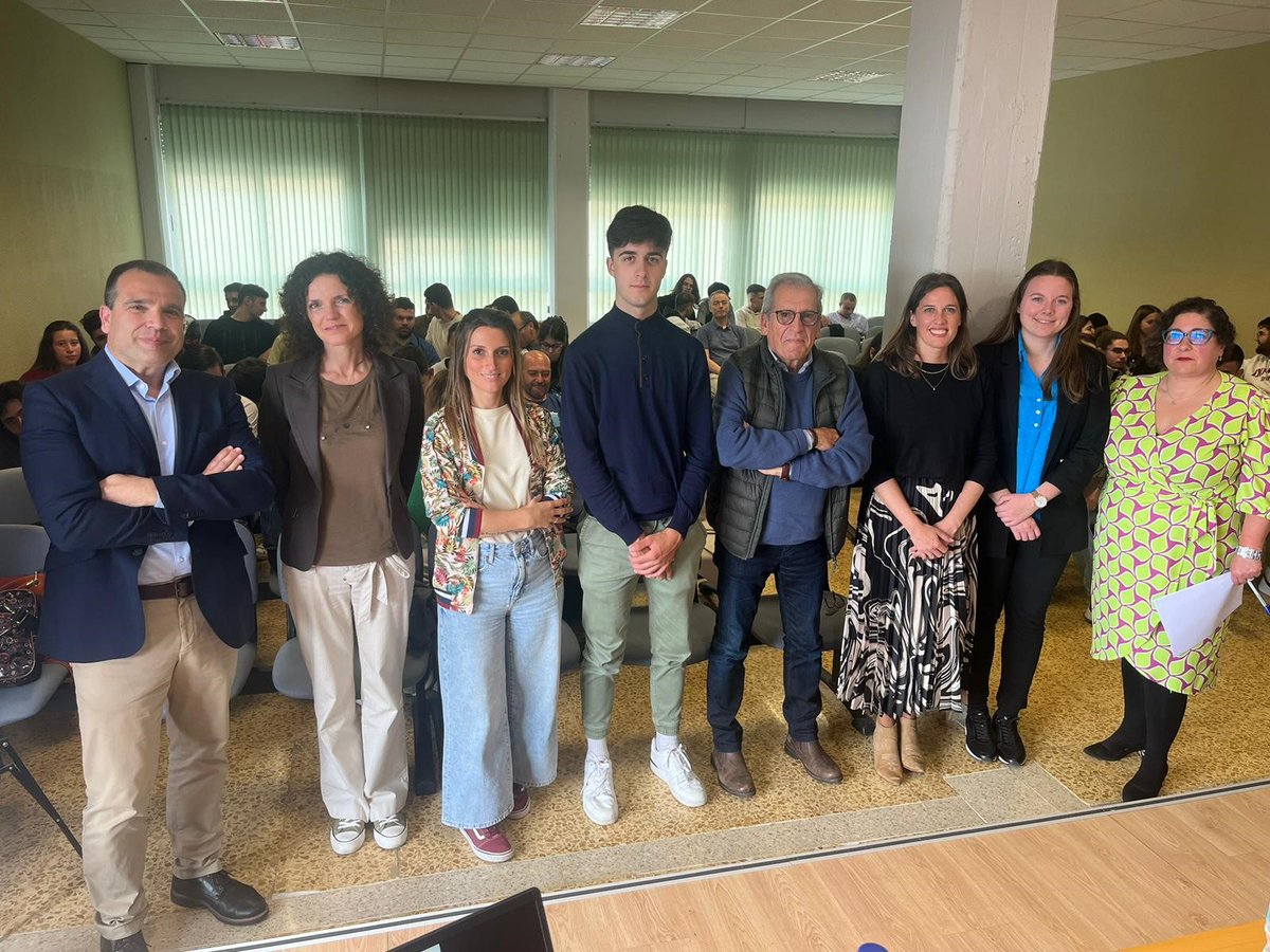 fpaglinformati1's tweet photo. 1ª Jornada Emprendimiento AGL, organizada por el #Aula_Emprendimiento y el #Dpto_Informática con el objetivo de fomentar la cultura emprendedora entre el alumnado mediante experiencias de emprendedores. https://t.co/bCTBbfsDuG