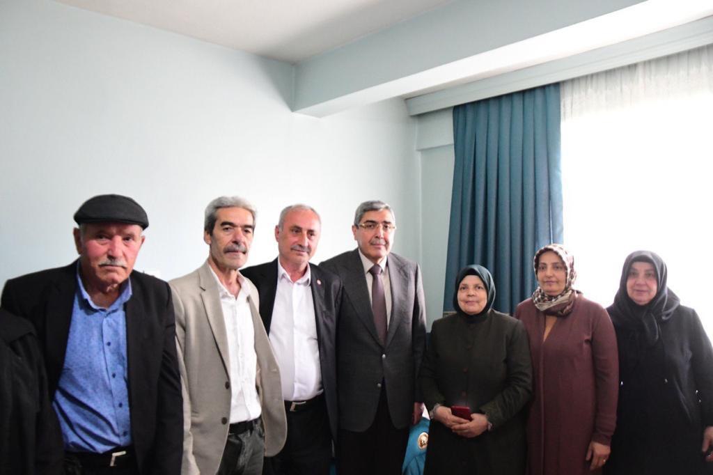 EyupOzkececi's tweet photo. 🏡Taşdemir Hanesi

Saygıdeğer Suat Bey ve kıymetli ailesini ziyaret ettik. Talep ve önerilerini dinledik.

#14Mayıs2023 seçim çalışmalarımızı anlatarak, desteklerine talip olduk.

Hükümetimize duydukları güven için minettarım.

#TürkiyeYüzyılı ile daha güzel işler yapacağız... https://t.co/6E30Kh5Tn1