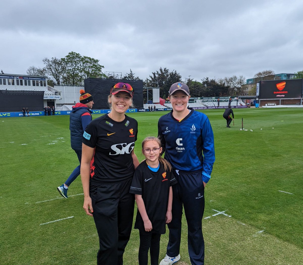 Thank you @Sunriserscrick for giving Matilda an amazing day. The whole team are great role models for her. She loved meeting Jo, Kelly, Mady and Grace.
