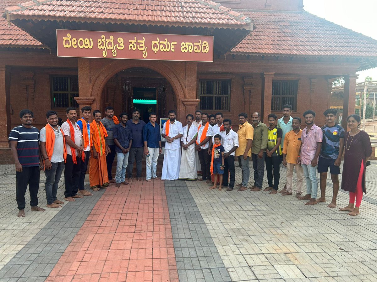 ArunPuthila's tweet photo. ಶ್ರೀ ಕ್ಷೇತ್ರ ಗೆಜ್ಜೆಗಿರಿಯಲ್ಲಿ ಇಂದು ಪ್ರಾರ್ಥನೆ 🙏 https://t.co/KlD6C3IWiK