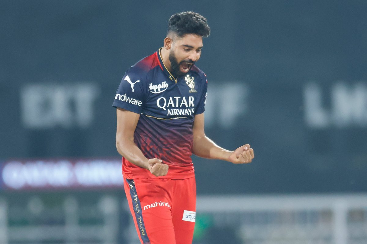 cricbuzz's tweet photo. Siraj = 🔥🔥🔥 https://t.co/s9oM0wLkXz