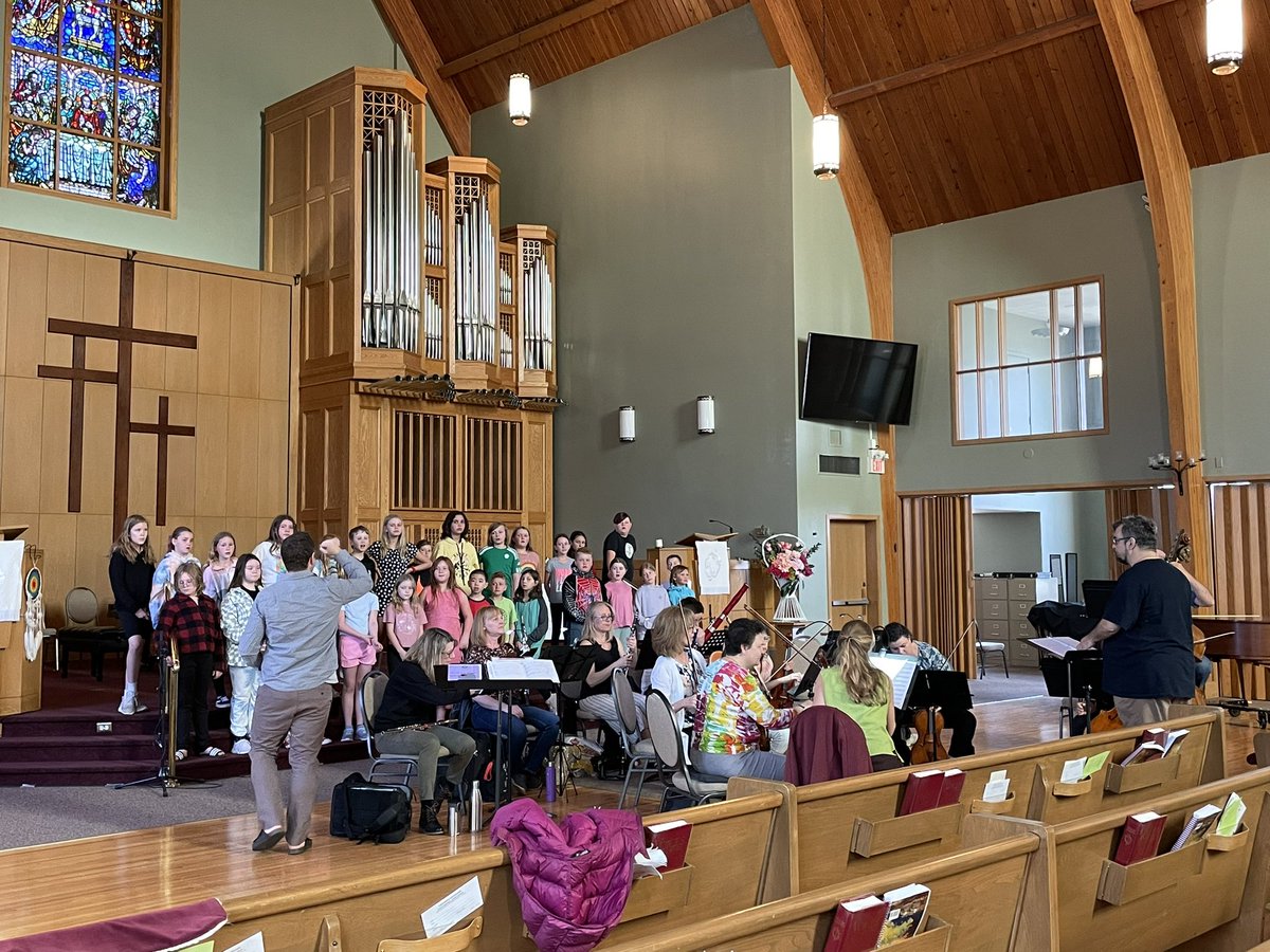 KatiRamsden's tweet photo. @ecolebw &amp; @ALGaetzSchool are ready for the 6:00 Choir Kids concert with @RedDeerSymphony! @rdpschools https://t.co/hYshx7hy0X