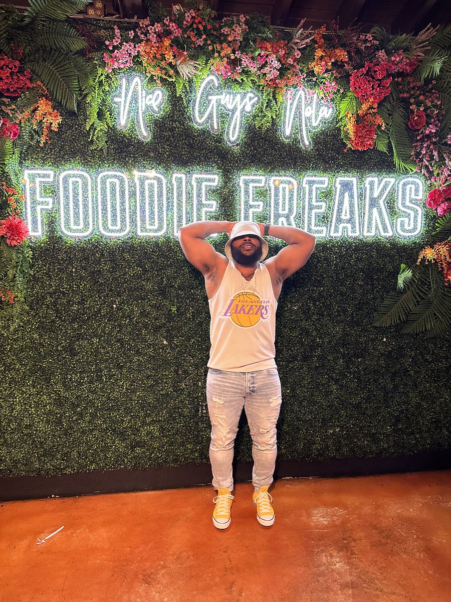 JustYaAverage's tweet photo. Sunday FUNday Nola style π
#SundayFunday #Brunchvibes #NiceGuysNola #JazzFestNola π· #JillScott #goodvibes #beautifulweather βοΈ #sunsoutgunsout #teamTHICK π https://t.co/8X4AFHBwT1