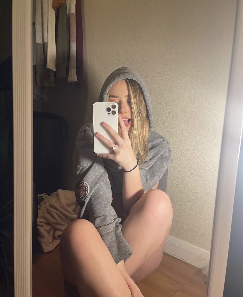 Une très bonne soirée à vous rt et follow pour la nudes 😘