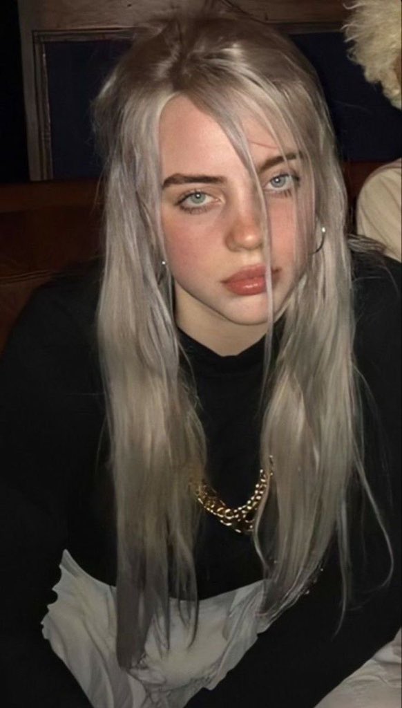 billie eilish pics. (@billiestanlove) on Twitter photo 2023-05-01 16:40:34