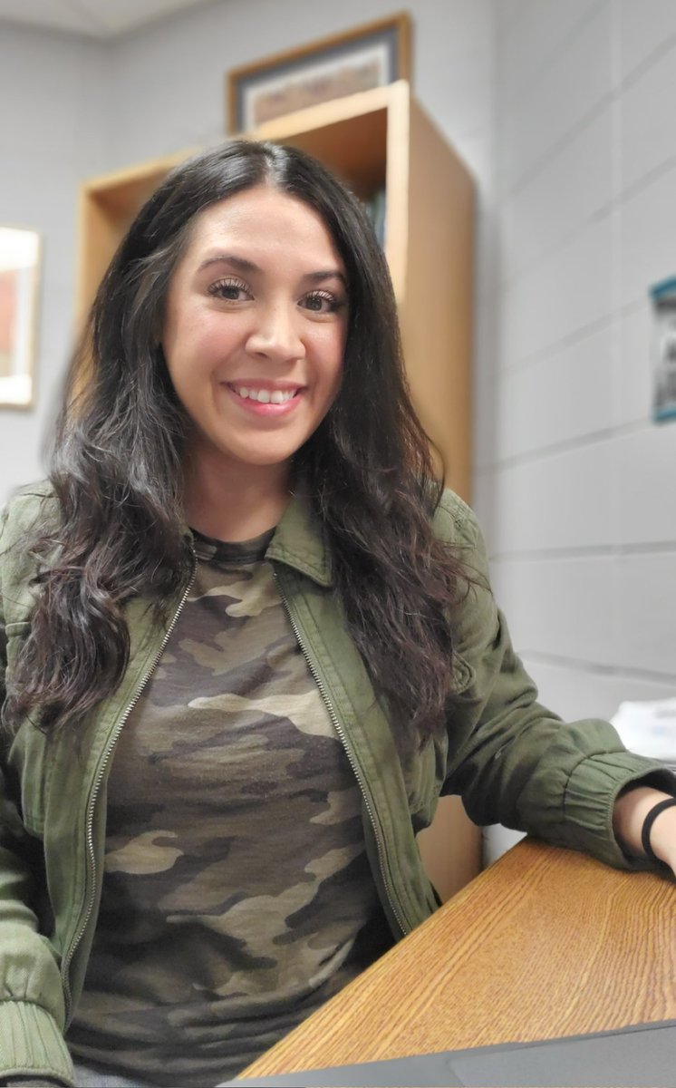 Before decision day (Thursday), I dress to discuss post-high school options with students. Today was serving in the military 🪖 ¿Cómo se dice "branches of the military"?  <a href="/BarringtonHS220/">Barrington High School</a>