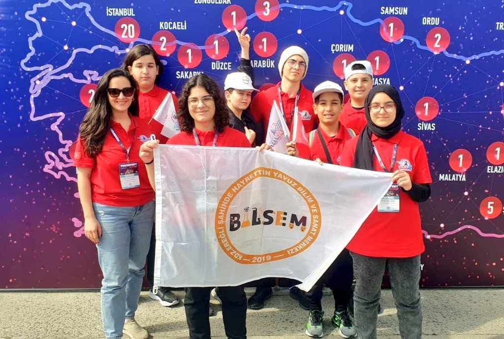 BilsemKdz's tweet photo. Her yıl olduğu gibi bu yıl da Teknofest'te yerimizi aldık. Bu yıl 3 alanda finale kalan öğrencilerimiz hakemlere sunumlarını gerçekleştirdiler. Süreçte emek veren Bilişim öğretmenimiz M. Merve BAKANGÖZ'ü, 3D Alemdar ve S.O.S.(Sound of Silence) takımlarımızı tebrik ederiz. https://t.co/BWCCVAwM0x