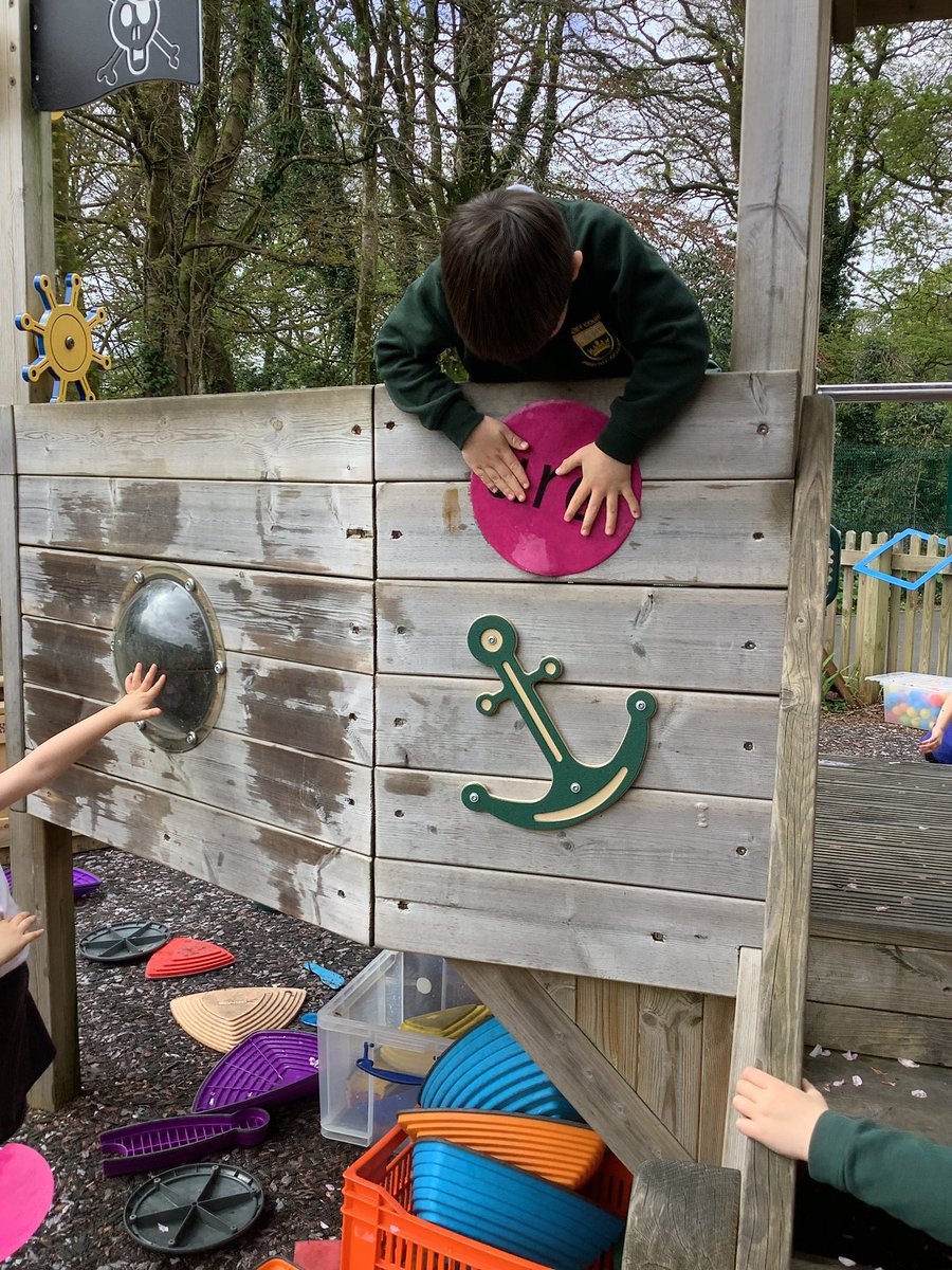 WideyBumblebee's tweet photo. We found out that our phonics mats are sticky when wet! The children worked collaboratively to explain to each other what to do! 😃 We named our ship the ‘learning ship’. ⛴️ https://t.co/cMJYrXCKok