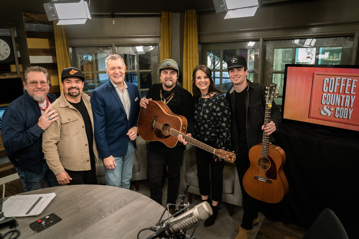 DavissonBroBand's tweet photo. Had a great time talking about the new record this morning on Coffee, Country & Cody! Thanks for havin' us! #DBBHome @WSMradio @CircleAllAccess https://t.co/Ar3ElbvqOE