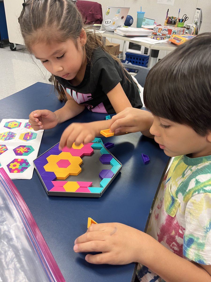 Kinders using spatial reasoning with mosaic designs. ⁦@QuickWittedKids⁩ ⁦@CFELISD⁩ #LIsDGT