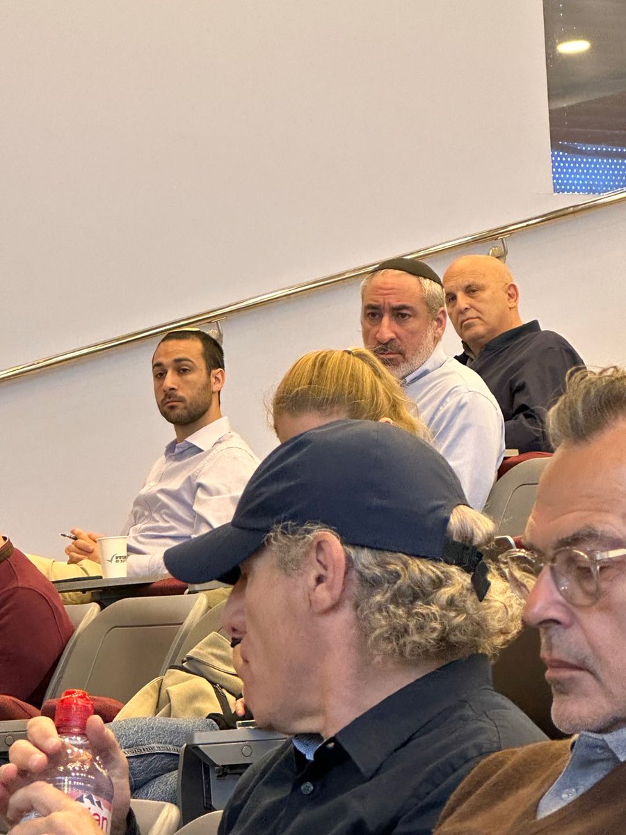 FINN’s <a href="/Gil_Bashe/">GIL BASHE</a> keynotes and moderates conversation with #VC leaders from <a href="/aMoonFund/">aMoon</a>, Imed Capital, <a href="/LionBirdVC/">LionBird</a> and <a href="/Longevity_VP/">Longevity Venture Partners</a> on the future of #VR in Medicine at the Academic College of Tel Aviv. @GoelJasper <a href="/levshapiro/">levshapiro</a>

#AI, #AR, #chatgpt4, #digitalhealth #VR