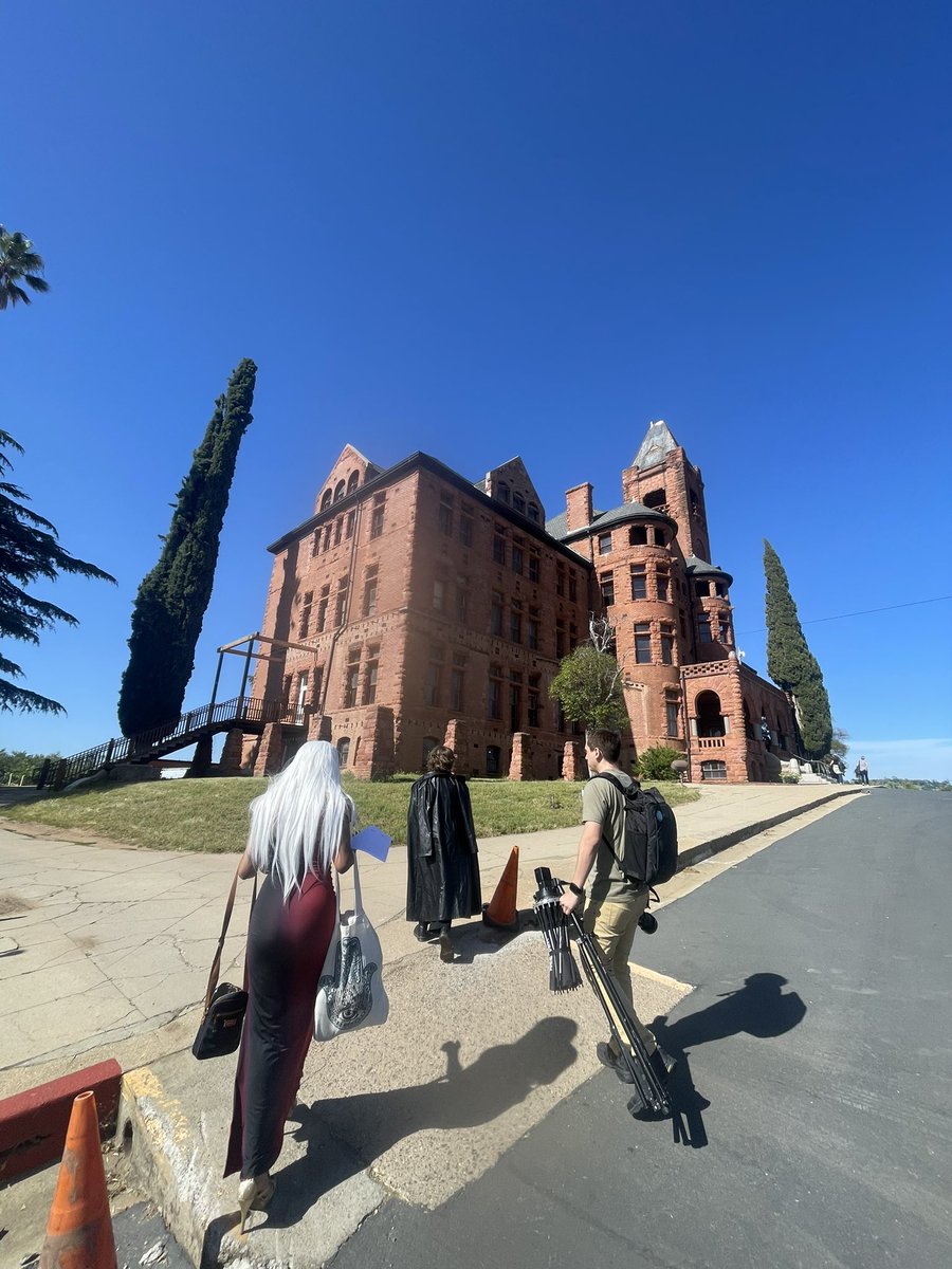 jordanjcosplay's tweet photo. had a shoot at Preston Castle for photography day !! so much fun fr https://t.co/hdZYAVnslZ