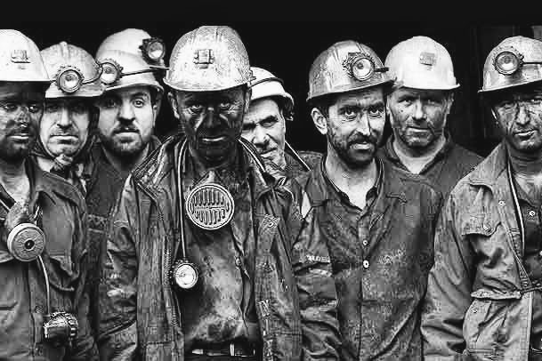 #ARBEITERBEWEGUNG IM IRAN:

Wegen niedriger Löhne und prekärer Arbeitsbedingungen schlossen sich im Iran viele Arbeiter in den letzten Jahren zu unabhängigen Gewerkschaften zusammen. 
#TagderArbeit