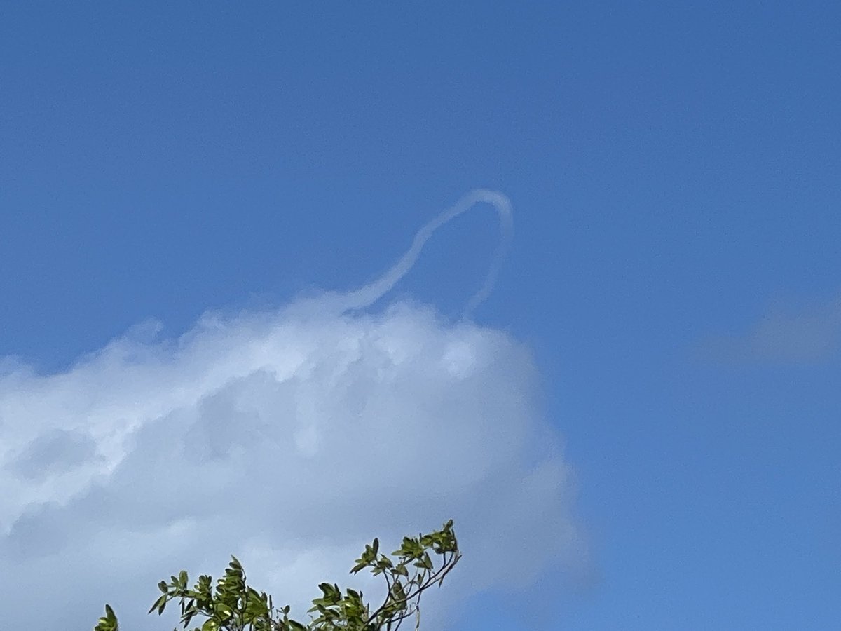 Rare #horseshoevortex fair weather funnel cloud near LPIA Airport in Nassau, #Bahamas earlier today May 1. ⁦@weather_bahamas⁩ ⁦@spann⁩ ⁦@NWSMiami⁩ ⁦@kbente242⁩ ⁦@JimCantore⁩ #twitterwx #bahamaswx #wxbahamas ⁦@ICWR⁩ ⁦@WxReppert⁩