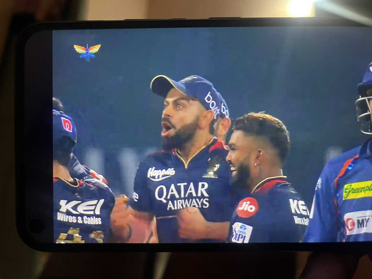 AkshatOM10's tweet photo. Virat Kohli is in such a mood 🤍

Energetic, happiest, Best.
#LSGvsRCB https://t.co/sfuFmFVSNj