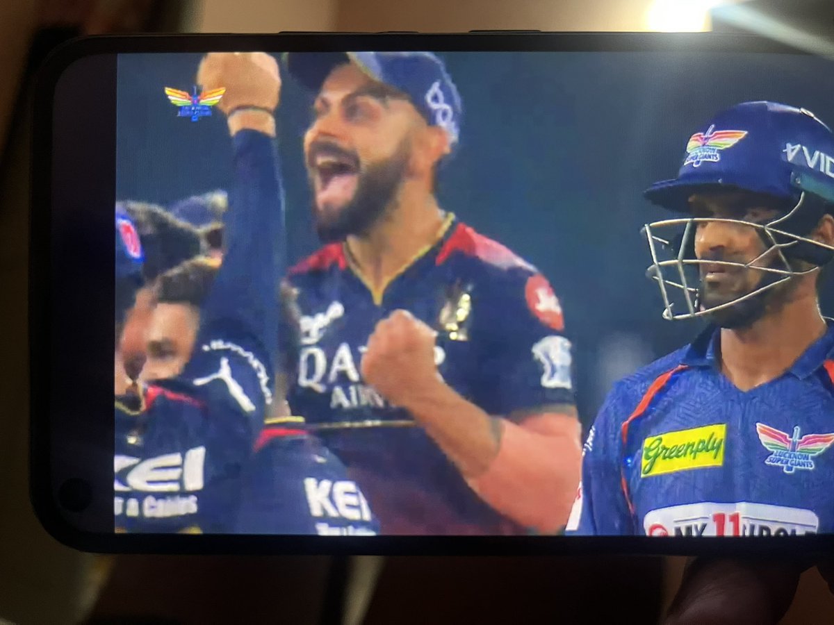 AkshatOM10's tweet photo. Virat Kohli is in such a mood 🤍

Energetic, happiest, Best.
#LSGvsRCB https://t.co/sfuFmFVSNj