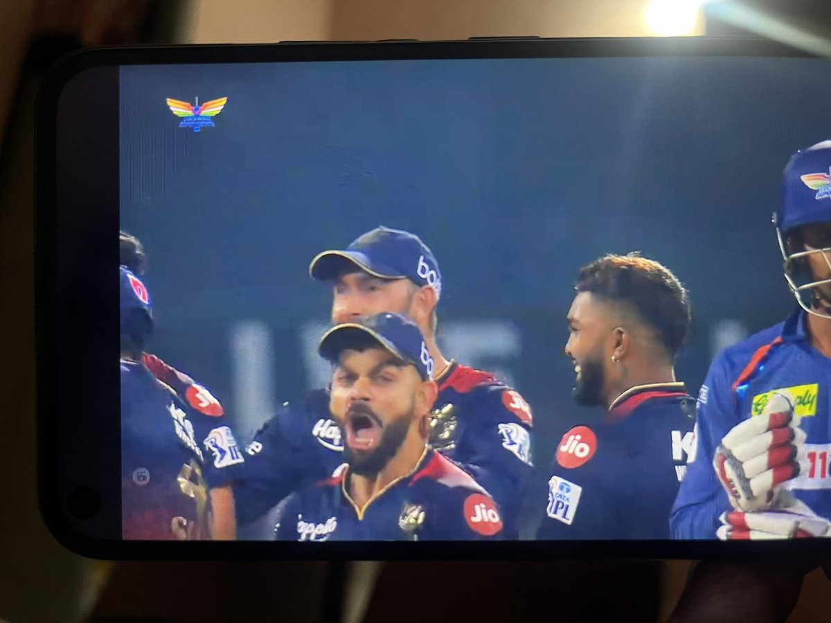 AkshatOM10's tweet photo. Virat Kohli is in such a mood 🤍

Energetic, happiest, Best.
#LSGvsRCB https://t.co/sfuFmFVSNj