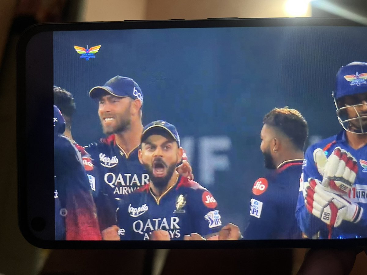 AkshatOM10's tweet photo. Virat Kohli is in such a mood 🤍

Energetic, happiest, Best.
#LSGvsRCB https://t.co/sfuFmFVSNj
