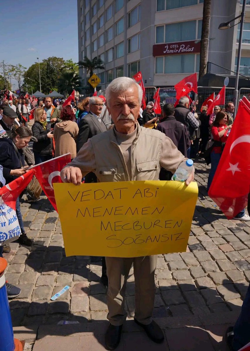 Şunu kabul edelim. Menemen siyasi diskura bir şekilde dahil oluyor.