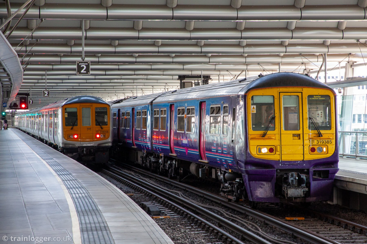 trainlogger's tweet photo. 319385 and 319008 at London Blackfriars on 8th August 2015.
#trainspotting #multipleUnits https://t.co/cZdmaF4MIn