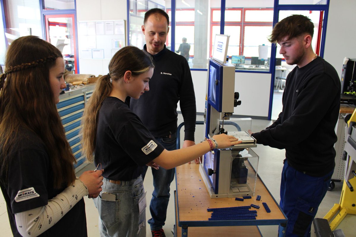 WikusSaw's tweet photo. 💡 Nine curious girls recently joined WIKUS for an exciting Girls'Day adventure. From exploring our training workshop to testing materials in our lab. Our IT specialists even shared some practical work content! 💻🔬

#WIKUS #GirlsDay #apprenticeship #sawing #empowerment https://t.co/lqjHzTQB95