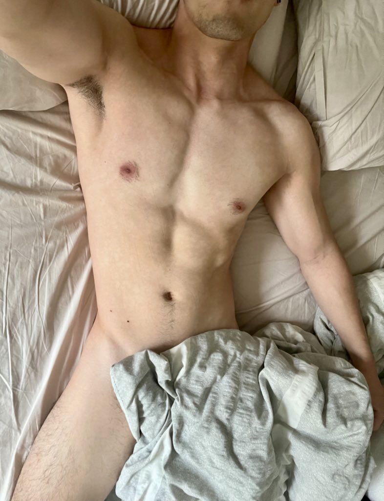 FvDt_y8aYAI0syl?format=jpg&name=medium