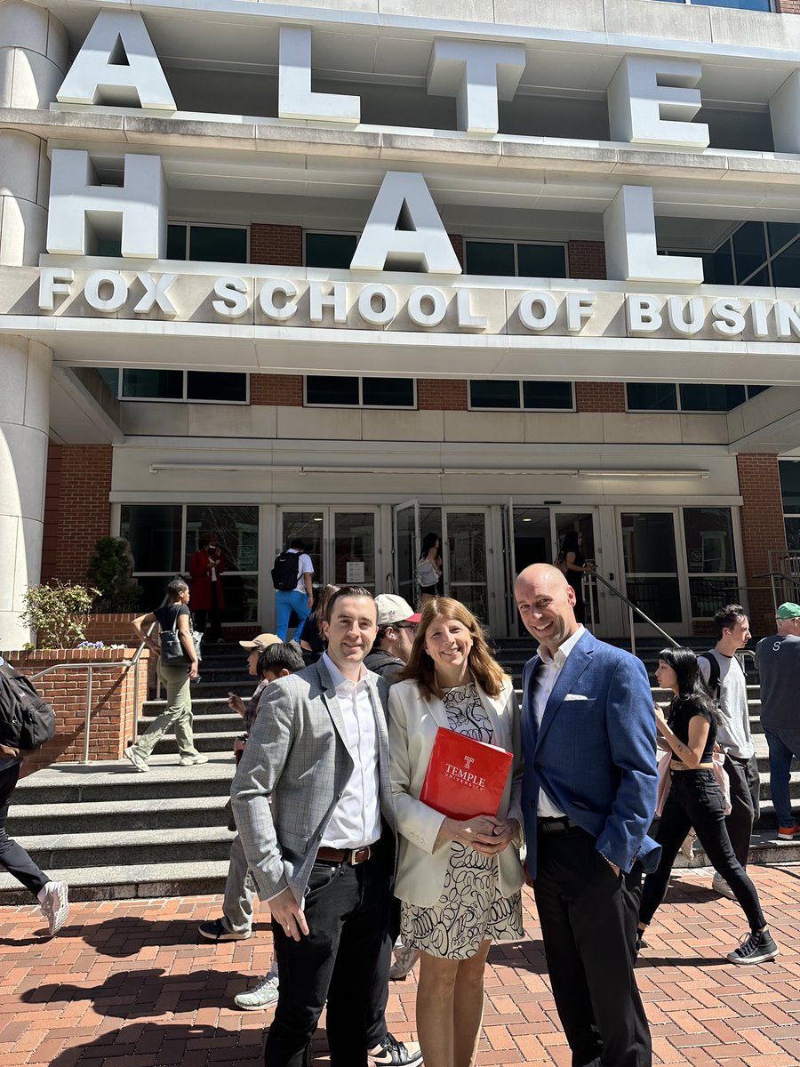FoxDigitalMktg's tweet photo. As the semester comes to an end, we would like to thank Rodney Dixon and Jason Eccleston for joining our 2pm section. Students got to learn about their experiences as an Advertising Sales Executive and Director of Performance Media. @foxschool https://t.co/Um2u01h5FZ