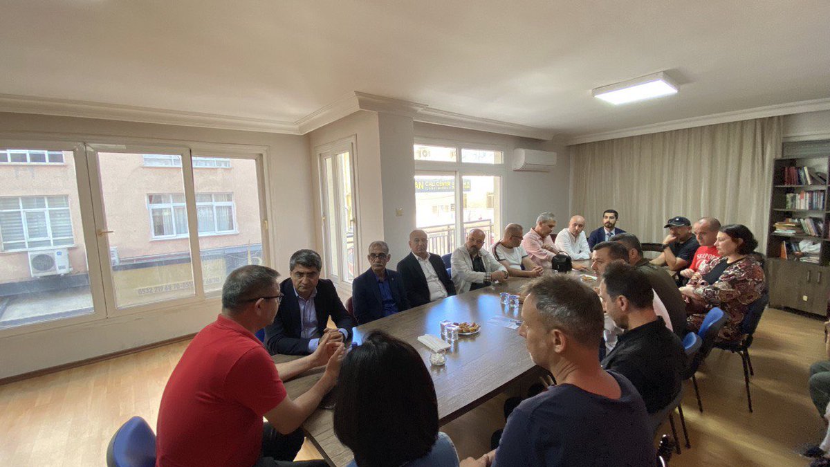 Yenisehire_deva's tweet photo. Mersin Milletvekili adayımız sayın @emin_ekmen ve teşkilatımız,Eğitim-İş Mersin Şubesi Başkanı Sn. Yakup Tekin ve şube yönetimine ziyarette bulunduk.Misafirperverliklerindendolayı teşekkür ederiz.#Haydi  @alibabacan @devapartisi @emin_ekmen https://t.co/jVxJPUU73u