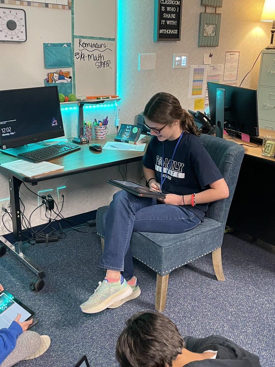_Mrs_Francis's tweet photo. This sweet girl helped me read the chapters today! https://t.co/7J0zamH0ub