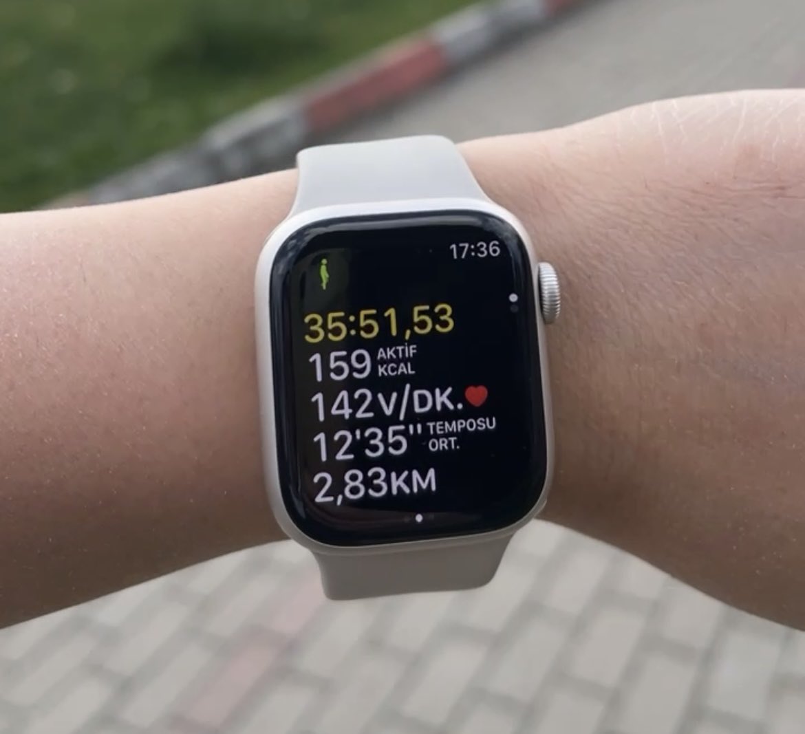 Bugün itibariyle açık havada yürüyüş koşulara başladım, ilk günden daha dinç ve daha enerjik hissediyorum. Kendimize miskin miskin oturarak ne büyük kötülük yapıyoruz aslında. Motivasyon arıyorsanız, ertelemeyin 🙋🏻‍♀️