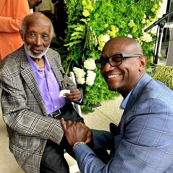 djj_dj2's tweet photo. Honored to be on the Board that worked in partnership with friends/supporters of the Late Jacqueline Avant to produce and unveil the newly constructed three-story, 50,000 sq. ft. building in her memory. @Lindagriego4 @CandaceBond19 @mrtempower @AngelaMinniefie 🙏🏾👊🏾 https://t.co/H1lHZMiZRC