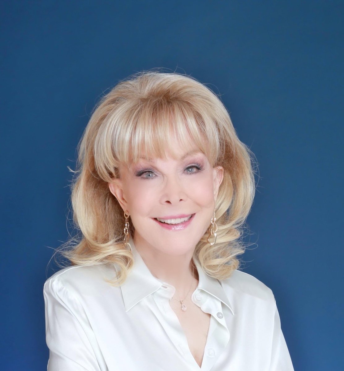 HansonSchwamPR's tweet image. Our client @Barbara_Eden chats ALL things with @Scaramucci on #OpenBook!! 🧞‍♀️💨✨👱🏻‍♀️💖📖

Available now, wherever you get your podcasts!

open.spotify.com/episode/4L3AIF…

#barbaraeden #idreamofjeannie