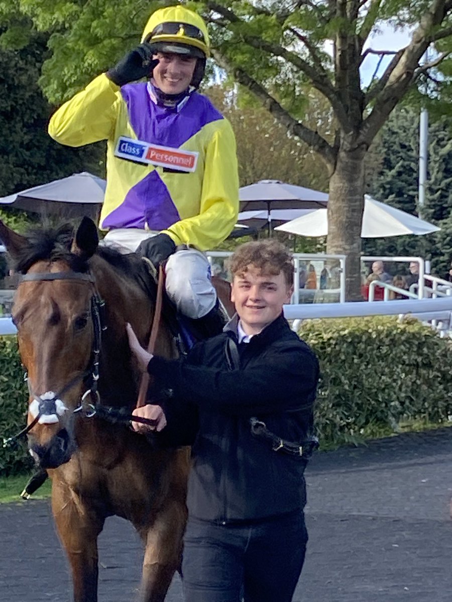 Fabulous front-running and clean jumping win from Mercian Prince at <a href="/kemptonparkrace/">Kempton Park Racecourse</a> today.  Congratulations <a href="/almracing/">Amy Murphy Racing</a> <a href="/jackquinlan92/">Jack Quinlan</a> and team!   🏇👏🍾
