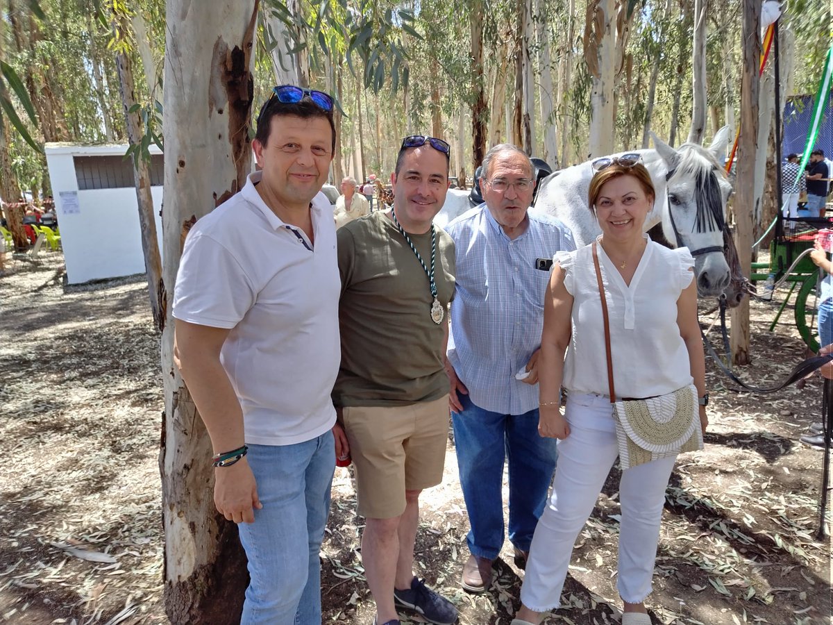 Cs_Baena's tweet photo. 🟠 Hoy nuestra candidata Mariola Castillo ha estado junto con José González acompañando a nuestros concejales Joaquin Morales y Jose Gomez en la Romería de la Virgen Blanca de la Alegría

👉🏻 Una tradición que año tras año crece gracias al incansable trabajo de sus hermanos https://t.co/okPfO1ZKnW