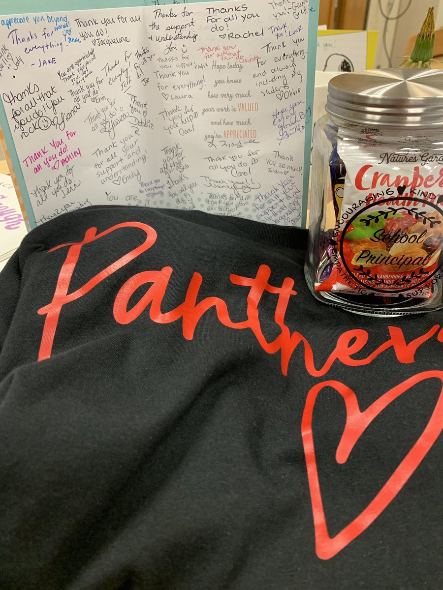 🥰Cute gifts and yummy treats were a surprise today! I ❤️bring the principal to this amazing staff <a href="/BASDclearview/">BASD Clearview🐾</a>! <a href="/BethlehemAreaSD/">BASD</a>