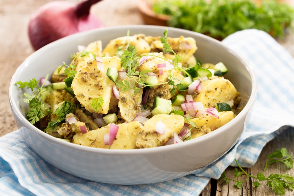 Elevate your potato salads with a unique twist. Our latest recipe features a mouth-watering za'atar dressing that perfectly complements the hearty potatoes. This Mediterranean potato salad will be a hit at any picnic or as a side dish for a family meal.⁠ bit.ly/UM-potato-zaat…