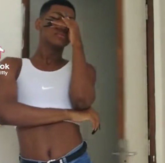 10 coisas aleatórias que eu gosto

1 - minha família

amor???