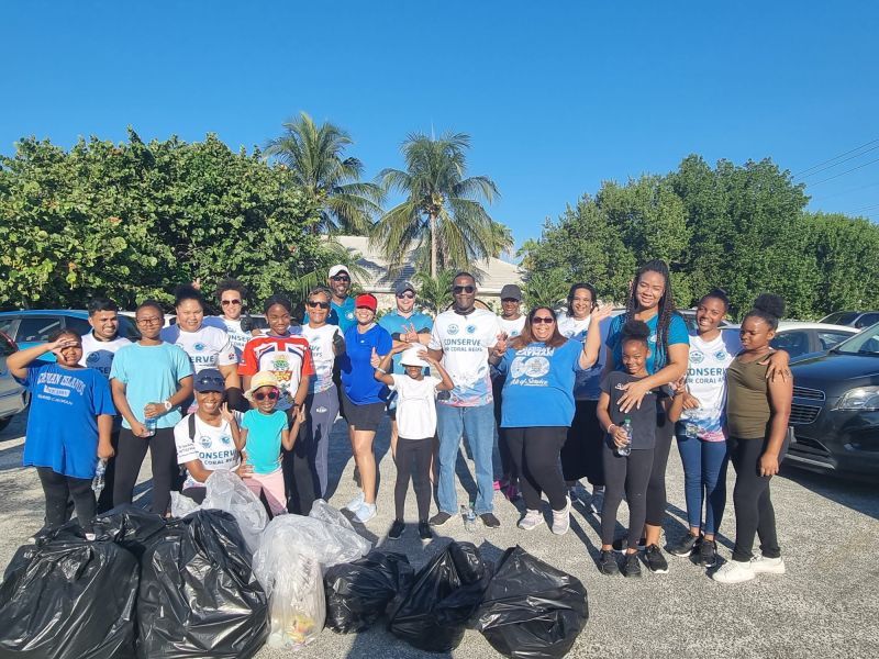Last Saturday, #CIMA staff and friends returned to Spotts Beach and collected over 10 bags of litter in celebration of this year's #EarthDay Clean Up. Thanks to all involved and for helping to keep our shores clean!

#EarthDay2023 #TeamCIMA #KeepCaymanClean #CommunityLove