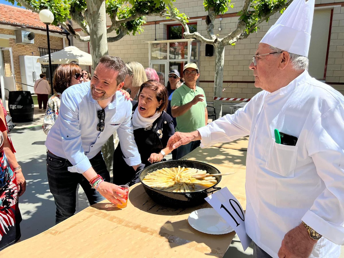 alextoquero's tweet photo. Uno de los últimos actos de @FiestasVerdura. Concurso #menestras Asociación de #Jubilados La #Ribera. Disfrutando con nuestra gente “más experimentada”. #tudelacapitaldelaverdura #Tudela #verdura #verduras https://t.co/VP8714YpHV