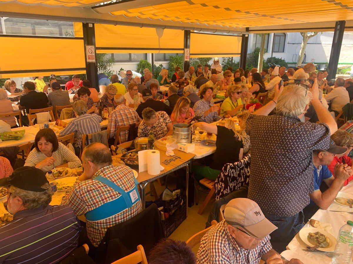 alextoquero's tweet photo. Uno de los últimos actos de @FiestasVerdura. Concurso #menestras Asociación de #Jubilados La #Ribera. Disfrutando con nuestra gente “más experimentada”. #tudelacapitaldelaverdura #Tudela #verdura #verduras https://t.co/VP8714YpHV