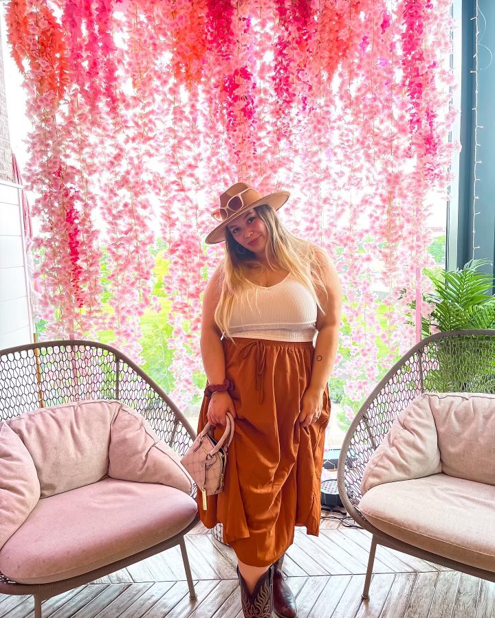 401Lofts's tweet image. ✨MEET THE TEAM MONDAY✨

Introducing our Property Manager, Rebecca!