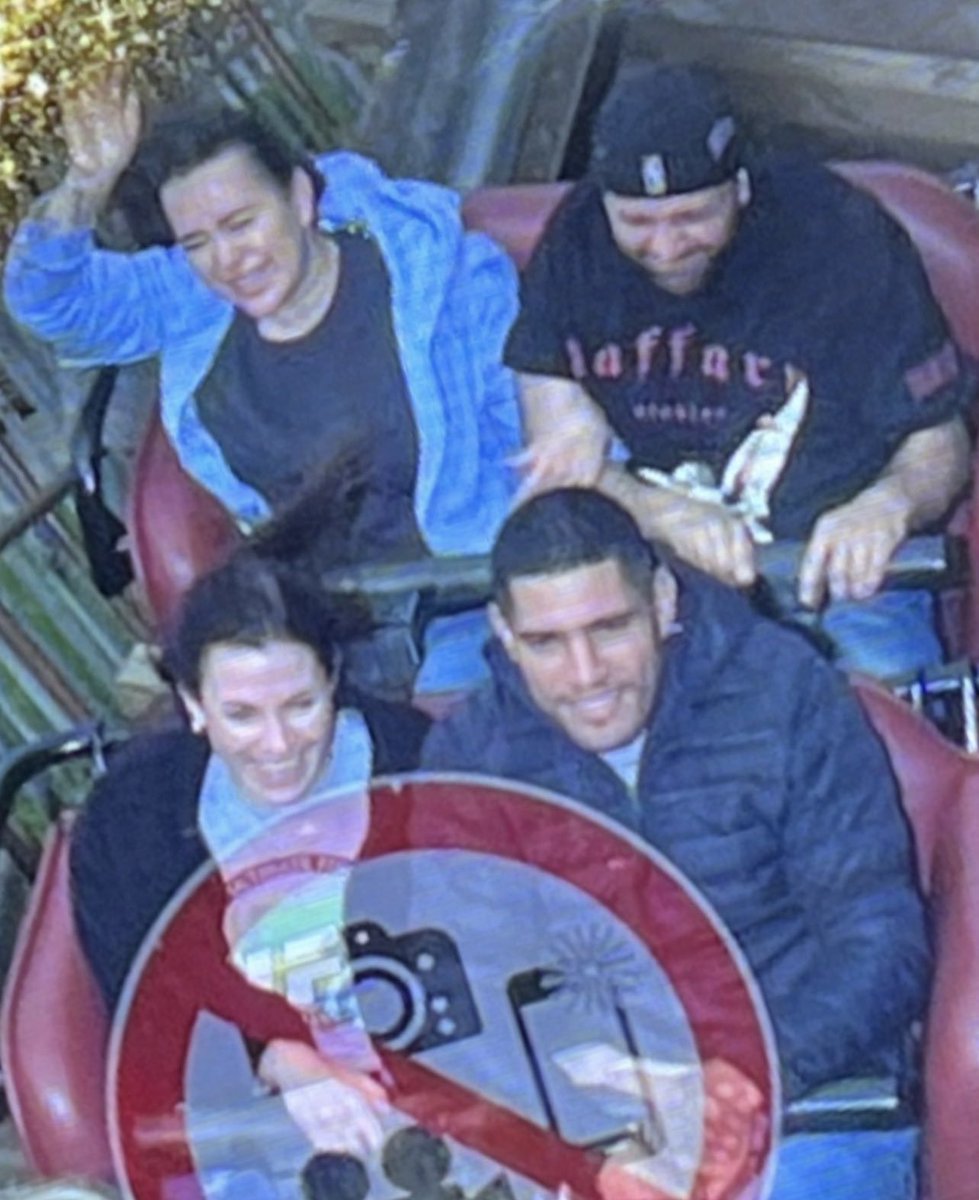 𝙨𝙞𝙣𝙤💫 on Twitter "Alex Pereira at Disney World with his Wife"